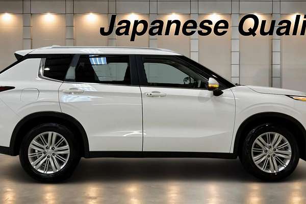 2024 Mitsubishi Outlander LS ZM