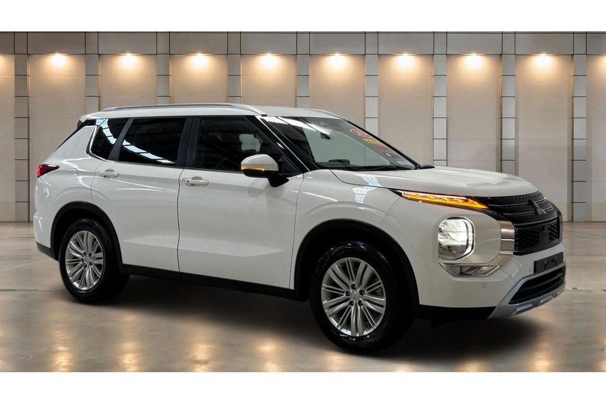2024 Mitsubishi Outlander LS ZM