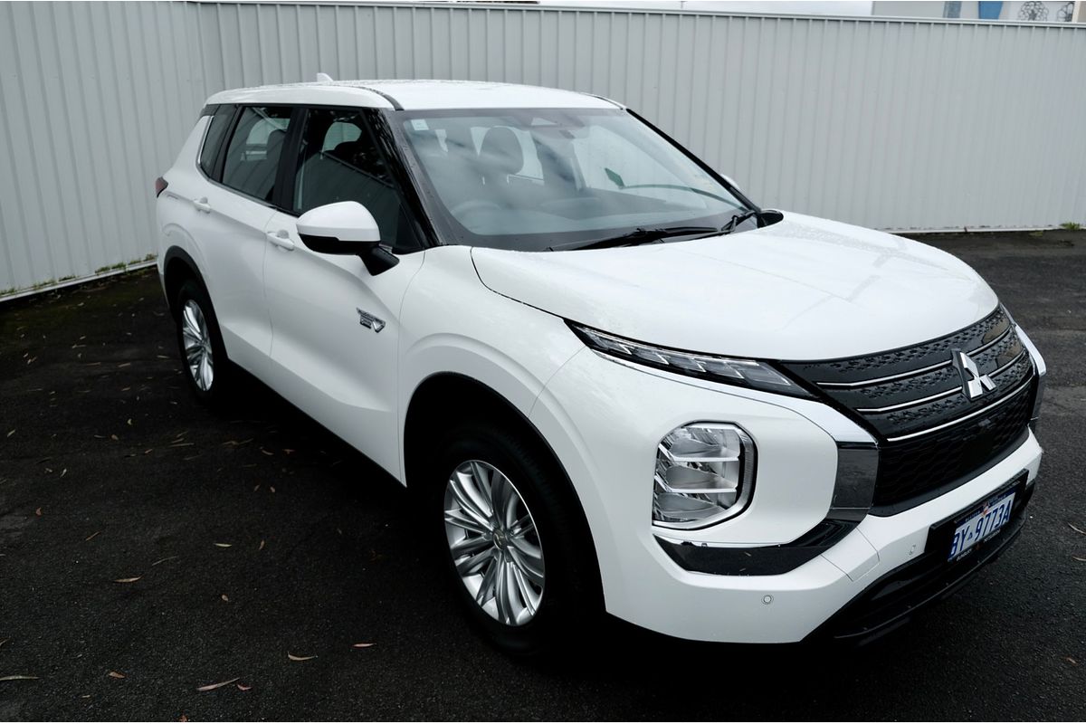 2024 Mitsubishi Outlander PHEV ES ZM