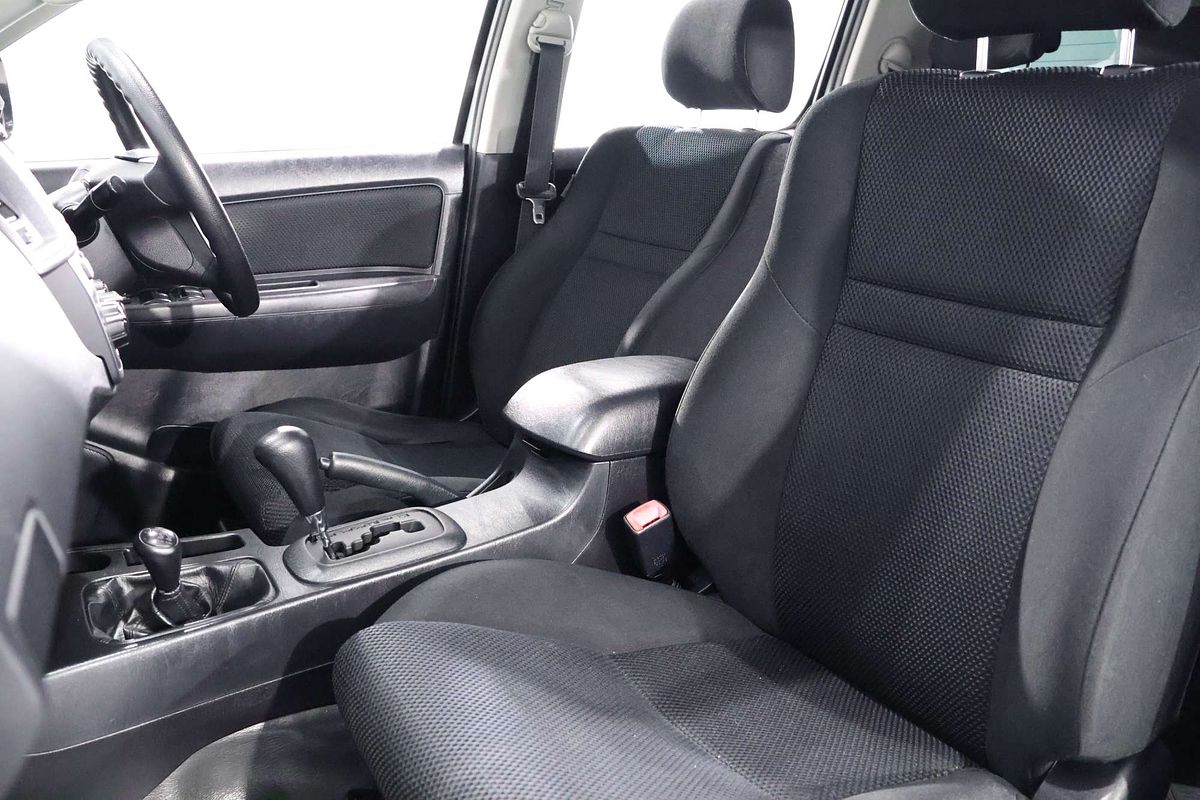 2013 Toyota Hilux SR KUN26R 4X4