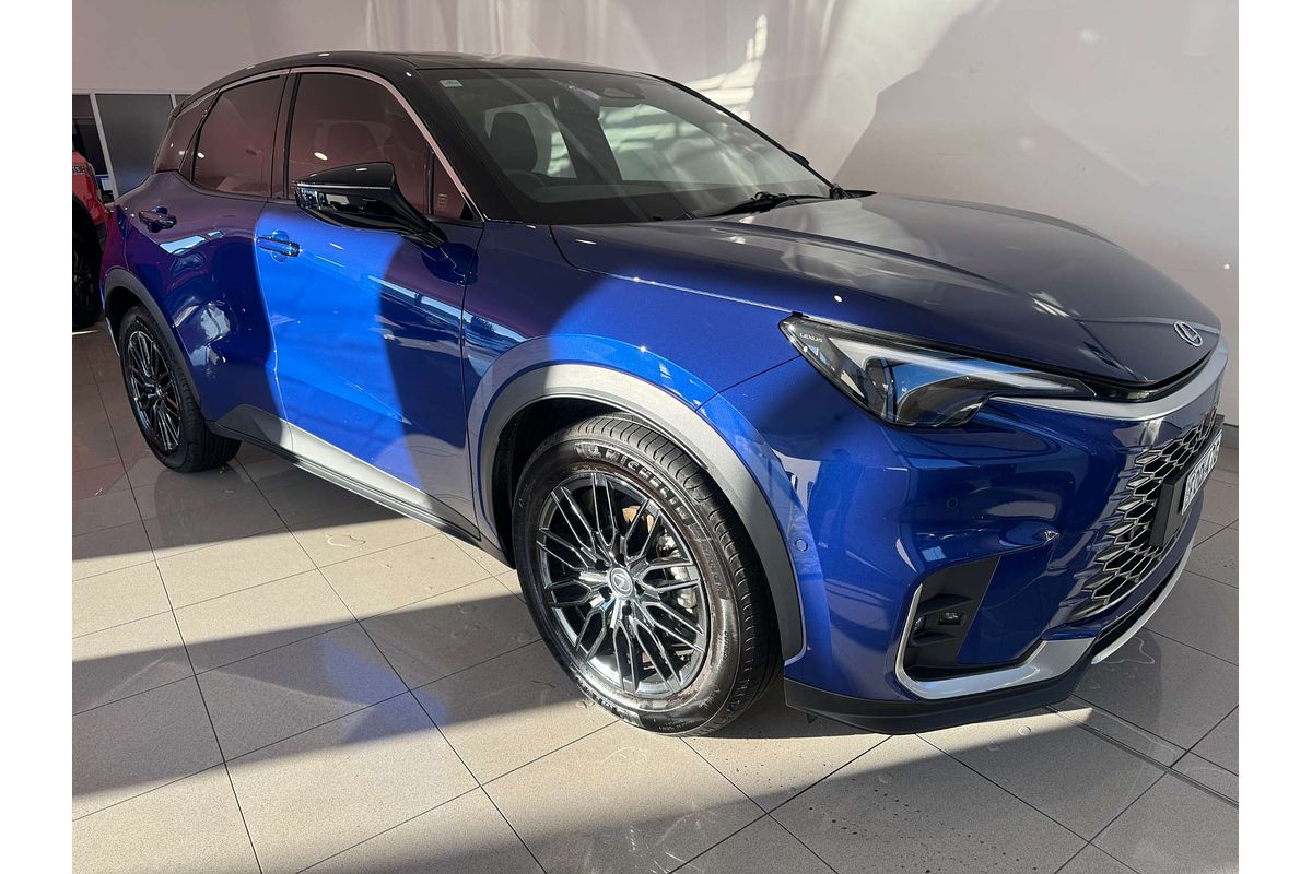 2025 Lexus LBX Luxury MAYH10R