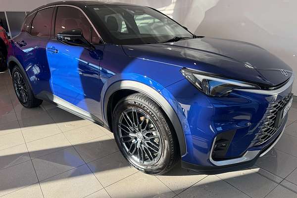 2025 Lexus LBX Luxury MAYH10R
