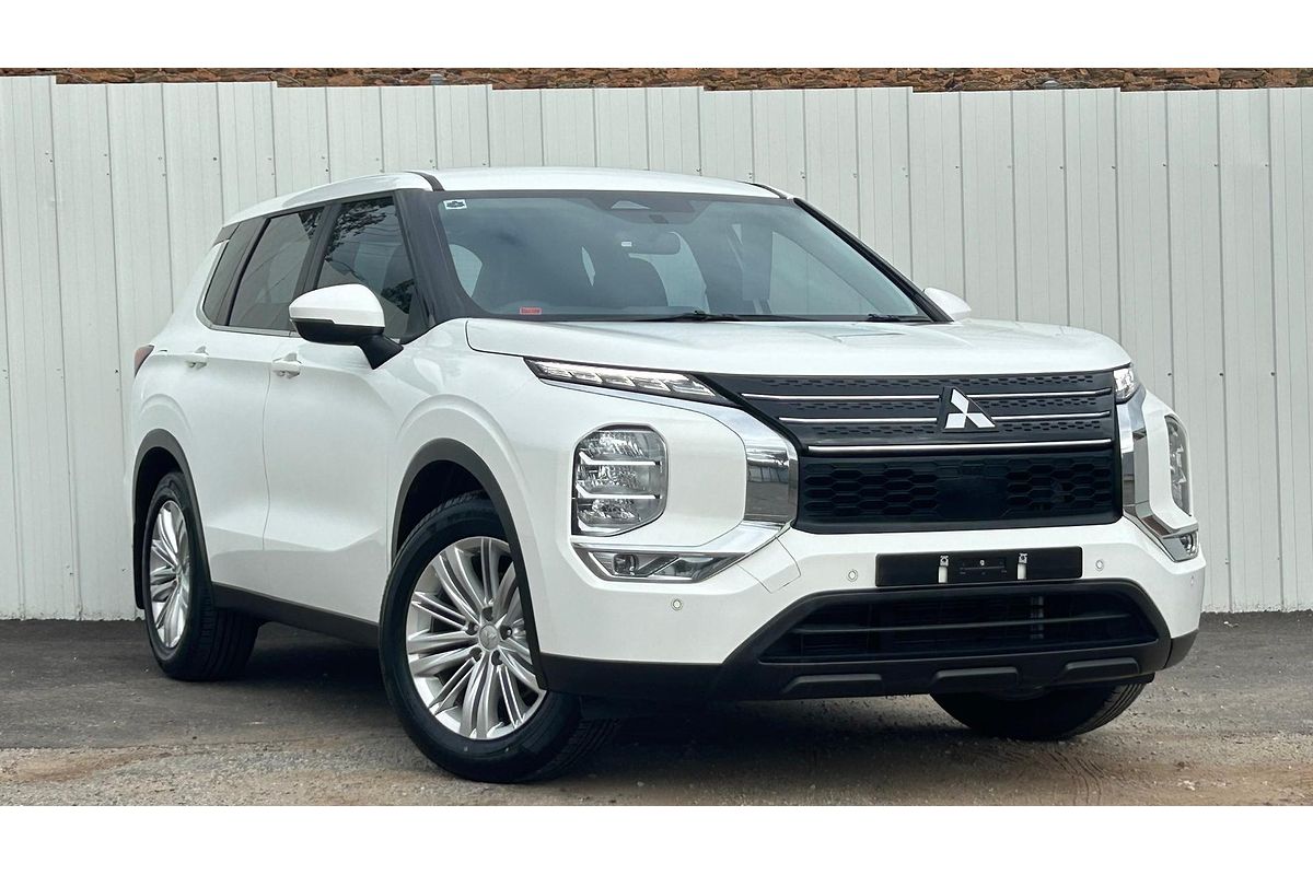 2023 Mitsubishi Outlander ES ZM