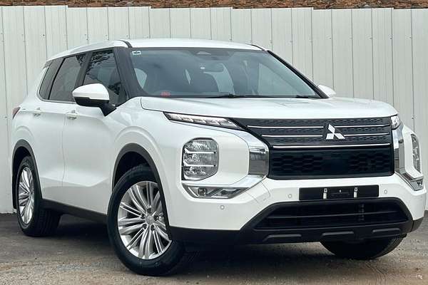 2023 Mitsubishi Outlander ES ZM