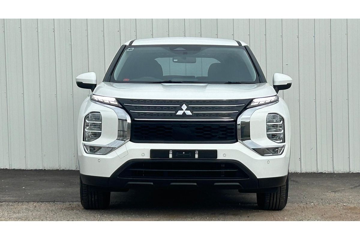 2023 Mitsubishi Outlander ES ZM