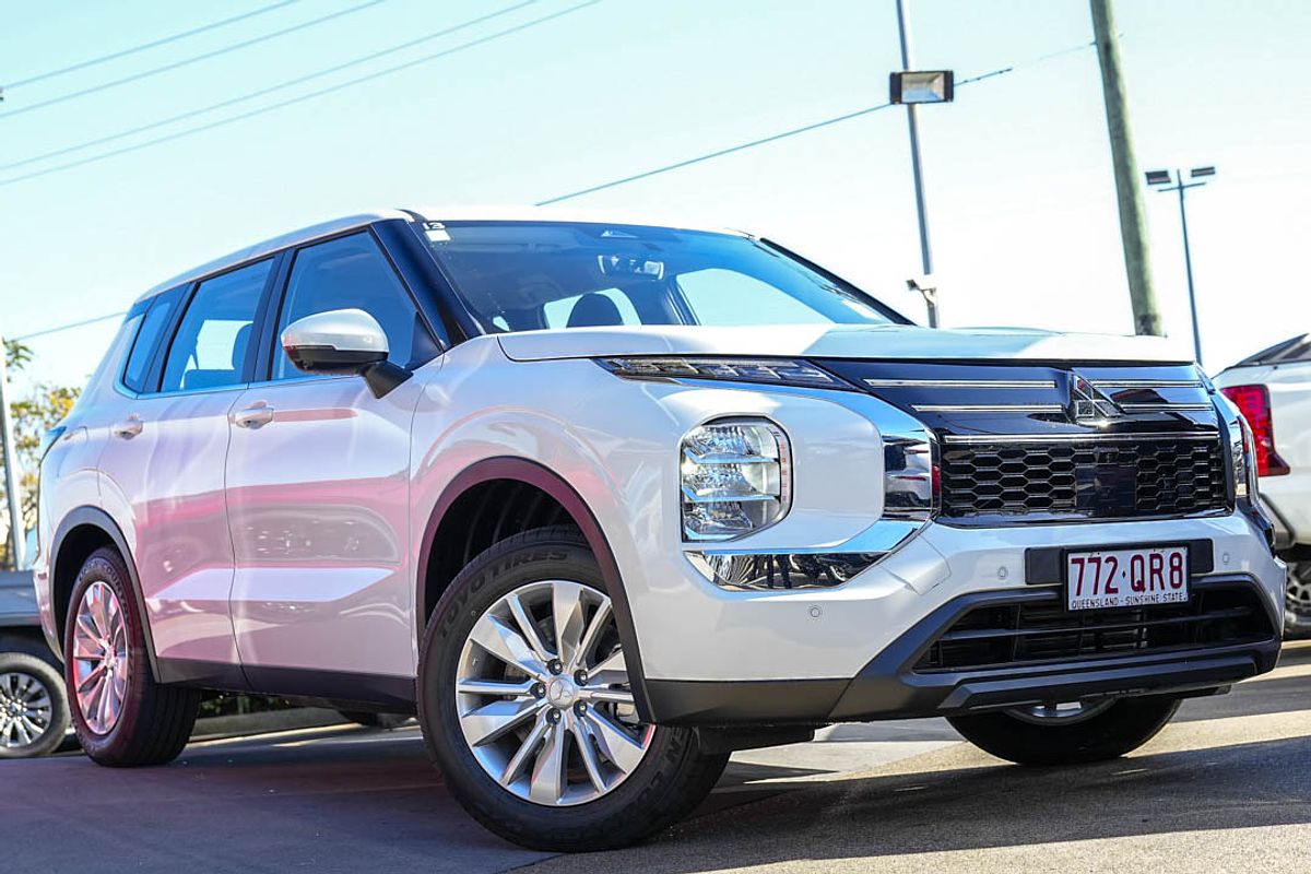 2025 Mitsubishi Outlander ES ZM