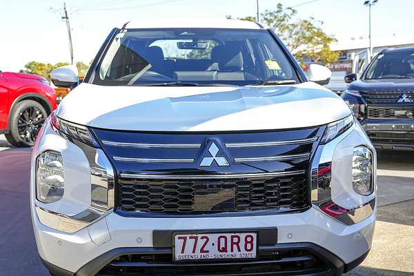 2025 Mitsubishi Outlander ES ZM thumb-2