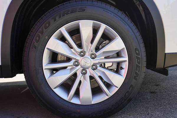 2025 Mitsubishi Outlander ES ZM thumb-3