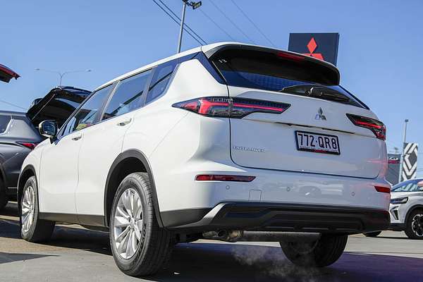 2025 Mitsubishi Outlander ES ZM thumb-5