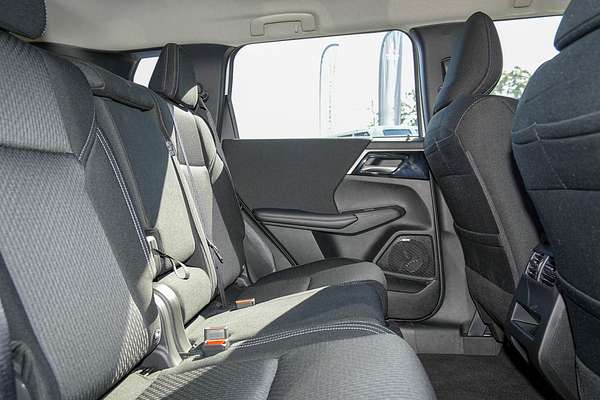 2025 Mitsubishi Outlander ES ZM thumb-8