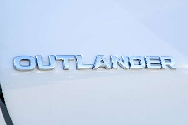 2025 Mitsubishi Outlander ES ZM thumb-20