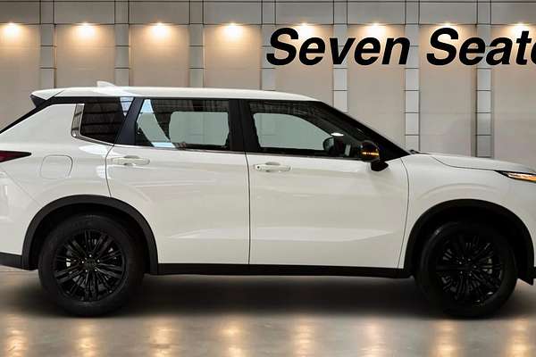 2024 Mitsubishi Outlander ES ZM