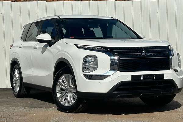 2022 Mitsubishi Outlander ES ZM