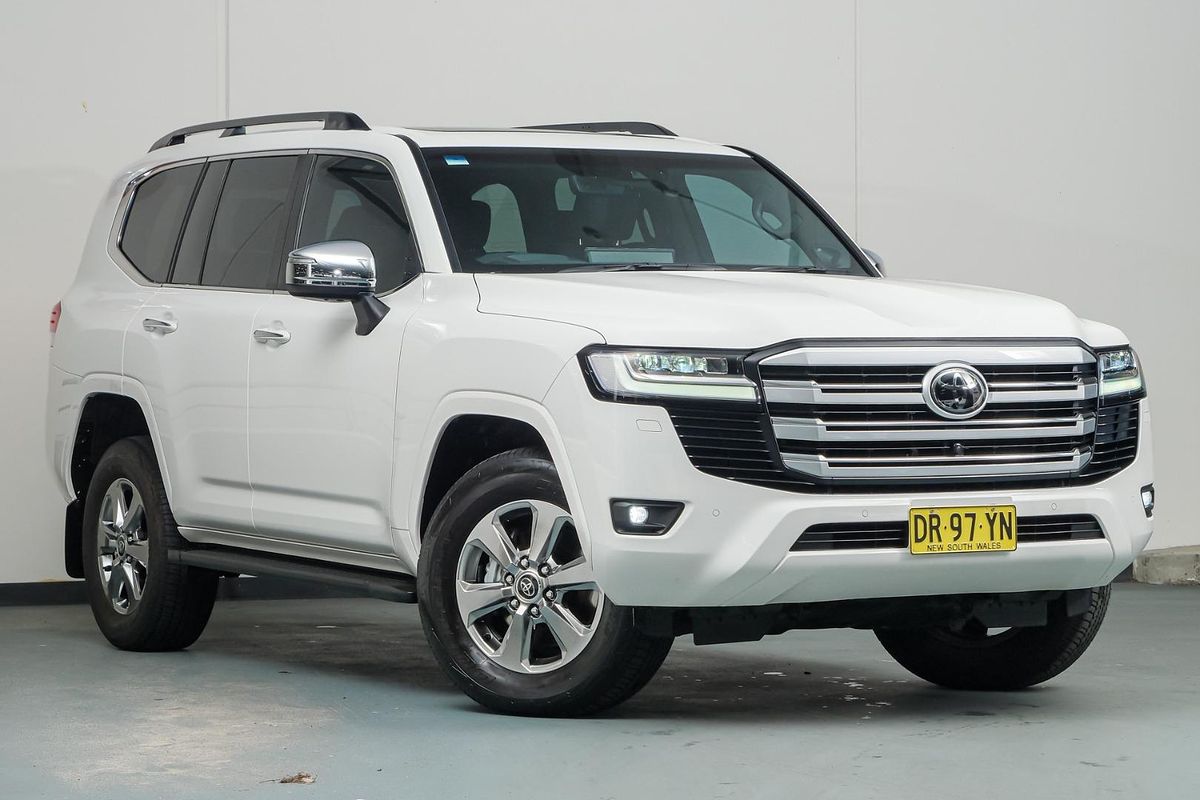 2023 Toyota Landcruiser Sahara FJA300R