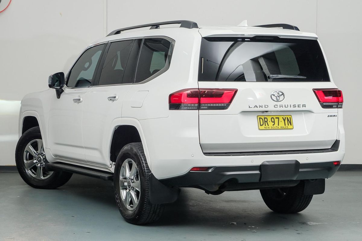 2023 Toyota Landcruiser Sahara FJA300R