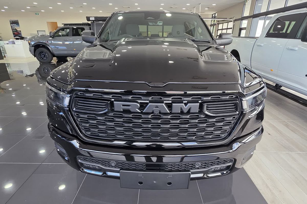2026 RAM 1500 Express Black Edition Hurricane SO DT 4X4 SWB