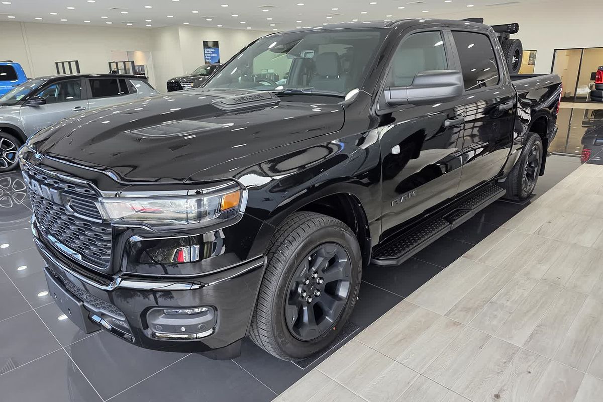 2026 RAM 1500 Express Black Edition Hurricane SO DT 4X4 SWB