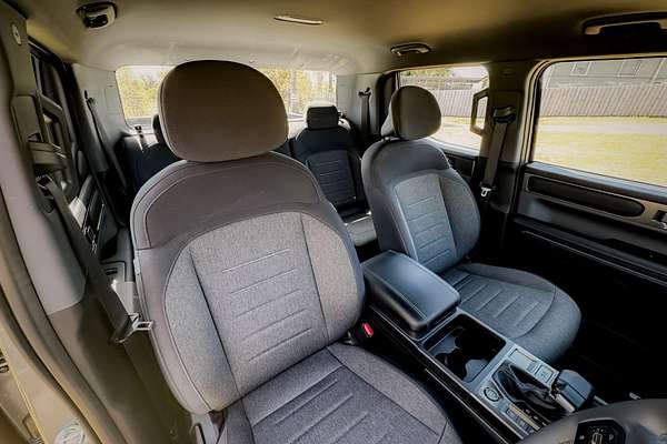 2025 Kia Tasman SX TK 4X4 thumb-4