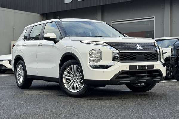 2024 Mitsubishi Outlander ES ZM