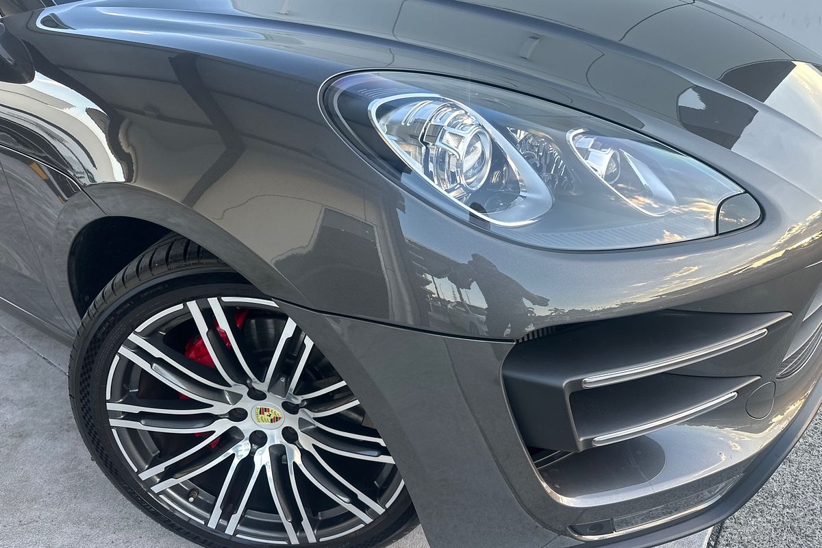 2015 Porsche Macan Turbo 95B