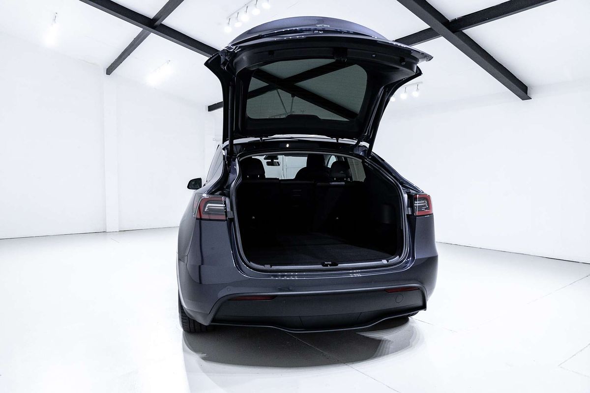 2022 Tesla Model Y Rear-Wheel Drive