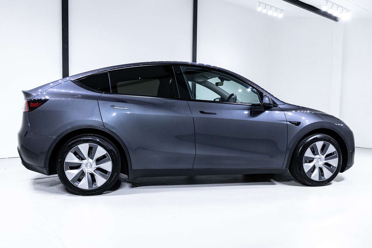 2022 Tesla Model Y Rear-Wheel Drive