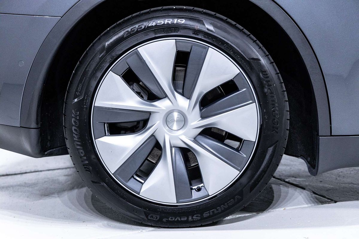 2022 Tesla Model Y Rear-Wheel Drive