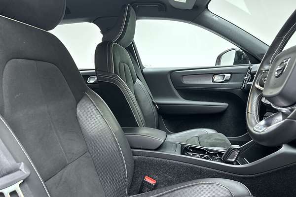 2019 Volvo XC40 T5 R-Design thumb-11