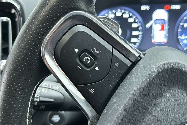2019 Volvo XC40 T5 R-Design thumb-13