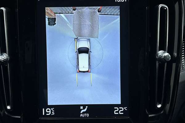 2019 Volvo XC40 T5 R-Design thumb-14
