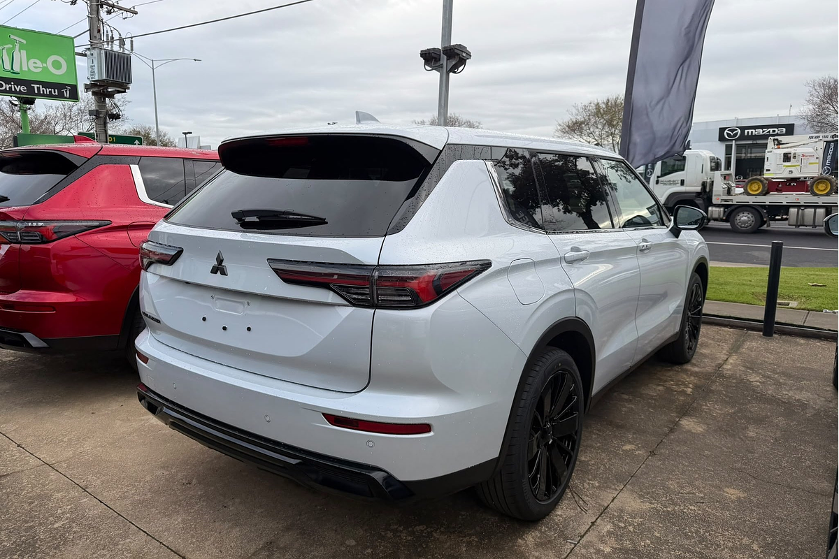 2026 Mitsubishi Outlander Black Edition ZM