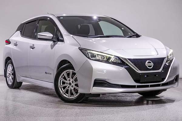 2019 Nissan LEAF X ZE1