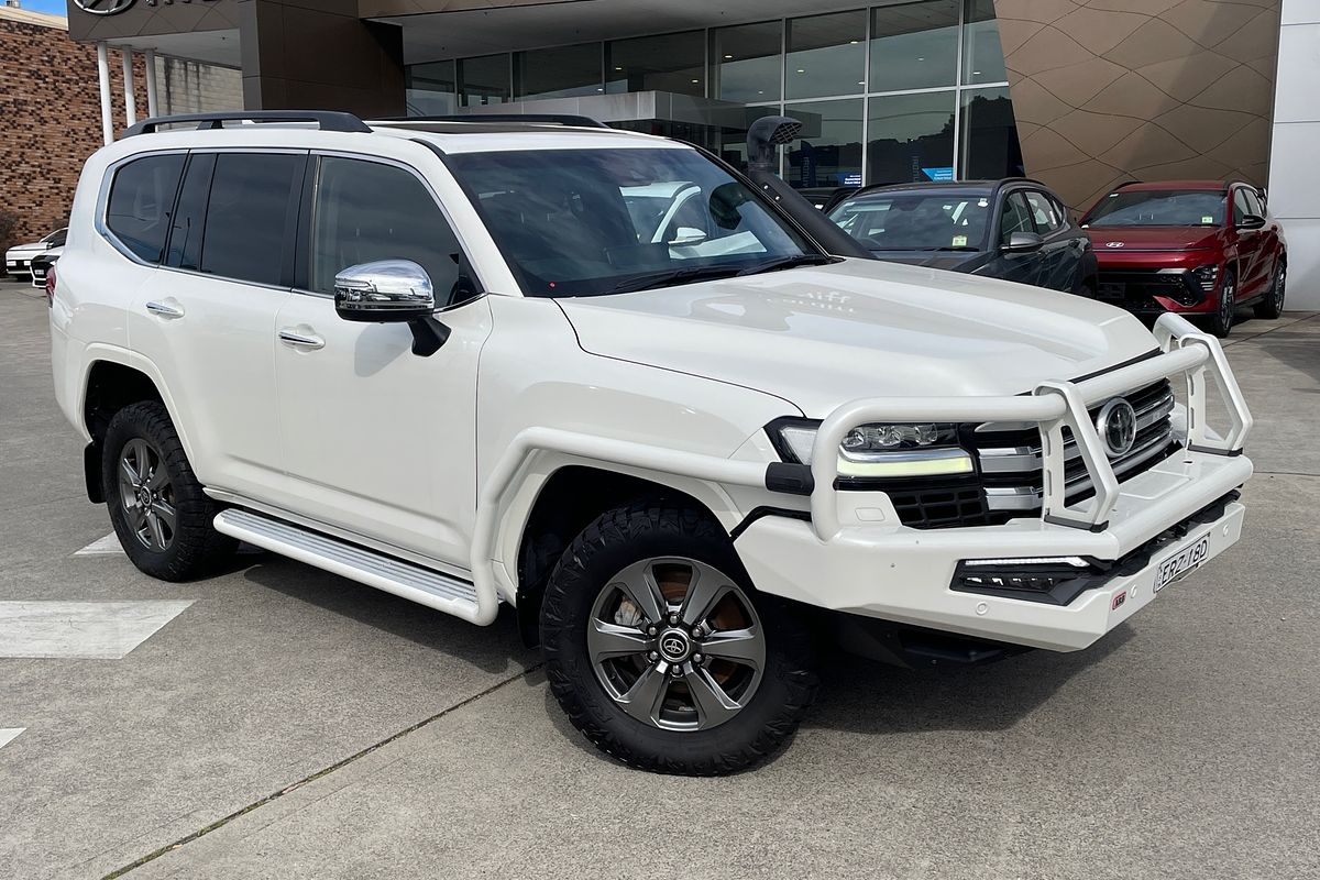 2022 Toyota Landcruiser Sahara FJA300R