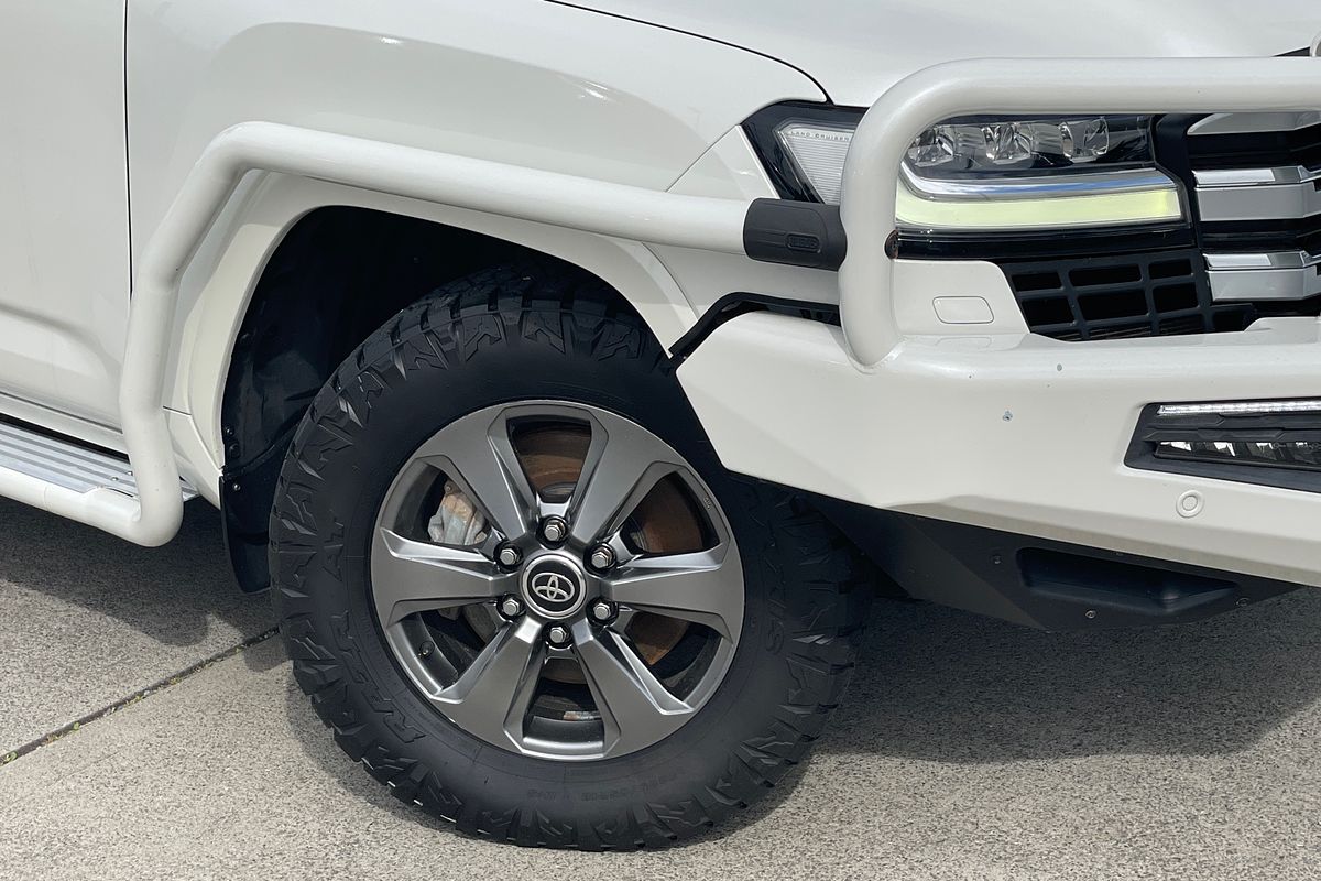 2022 Toyota Landcruiser Sahara FJA300R