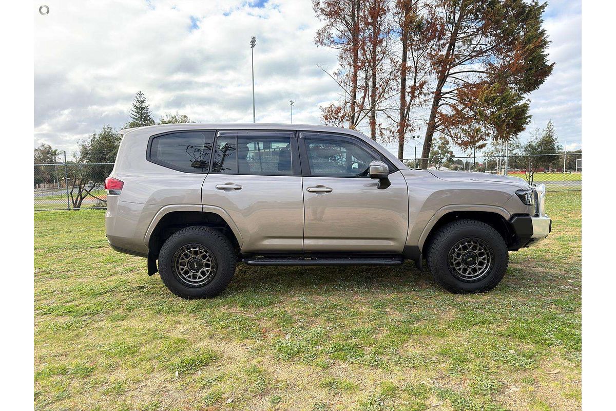 2023 Toyota Landcruiser GX FJA300R