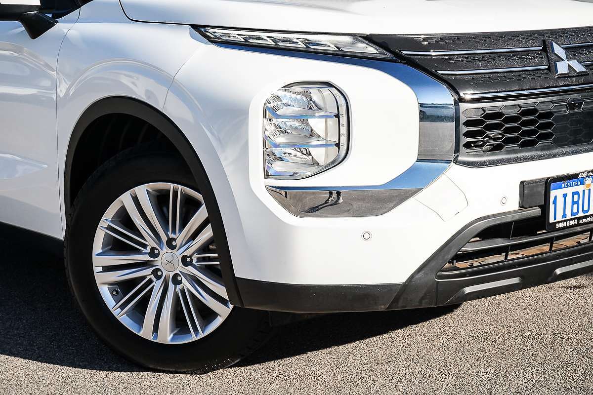 2023 Mitsubishi Outlander ES ZM