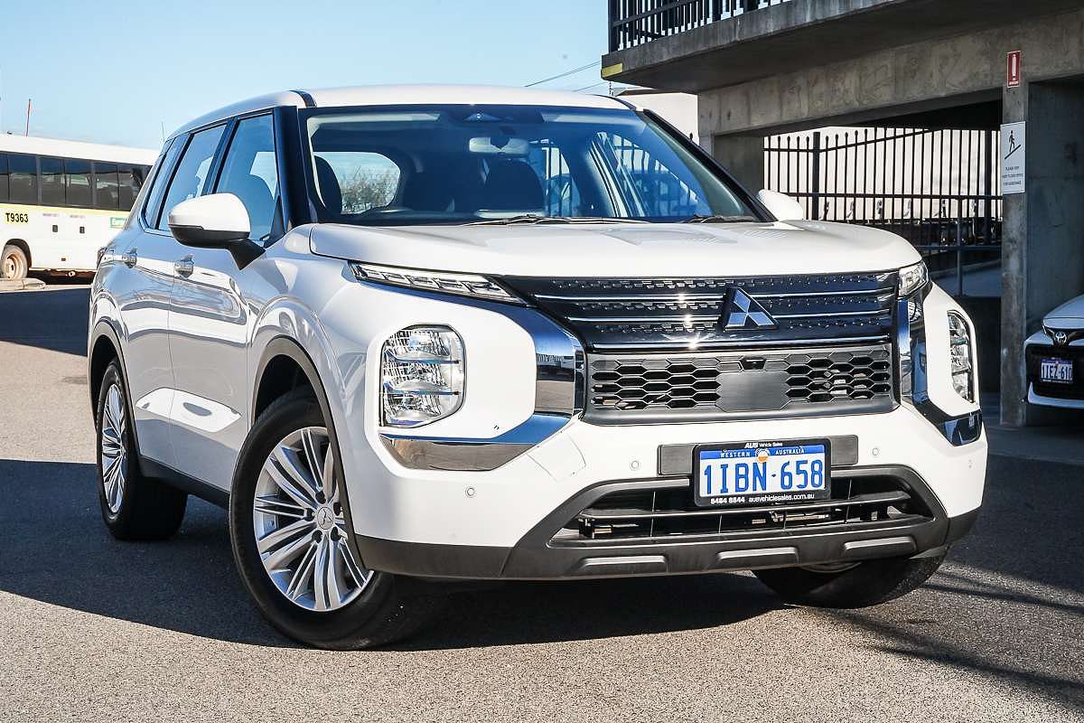 2023 Mitsubishi Outlander ES ZM