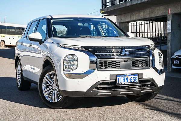 2023 Mitsubishi Outlander ES ZM