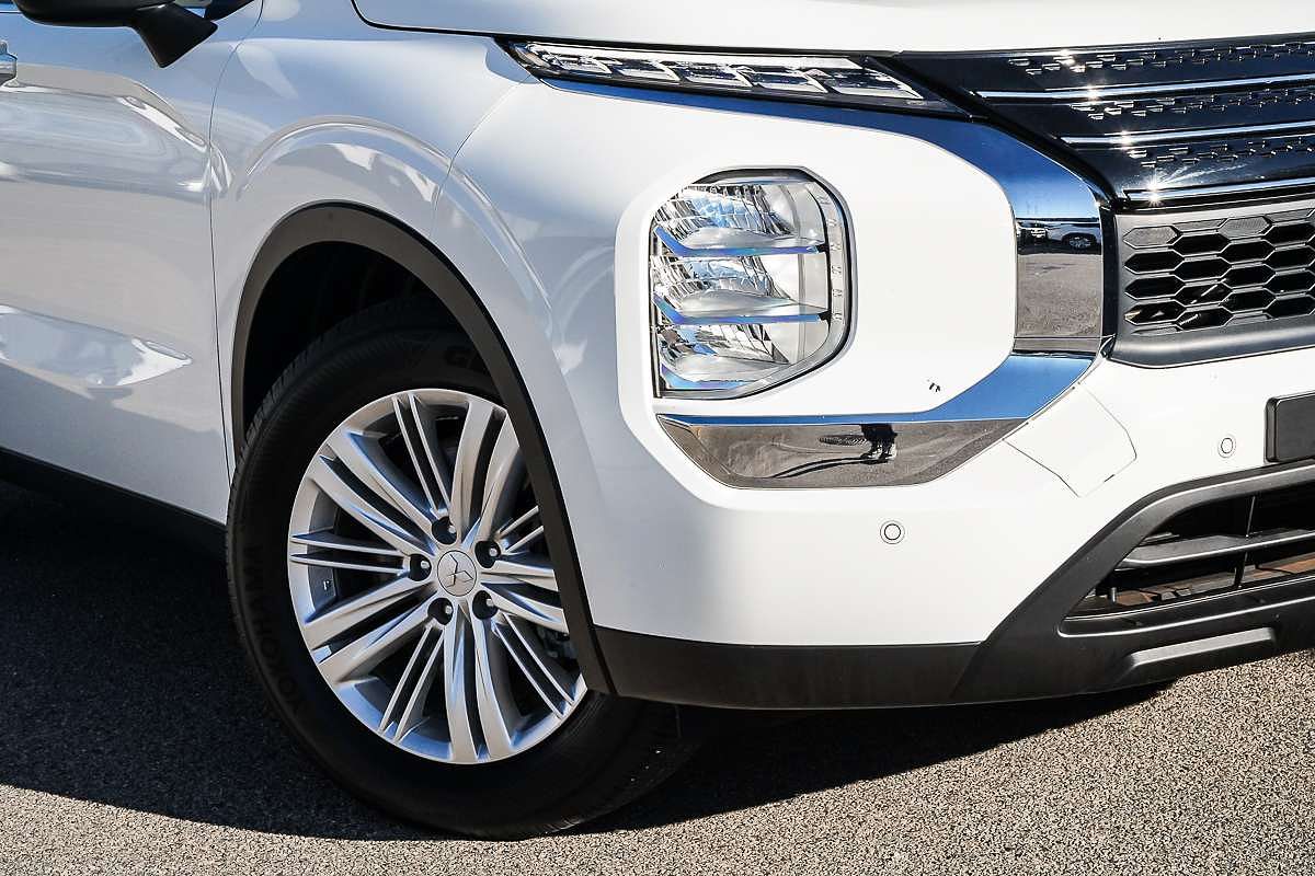 2023 Mitsubishi Outlander ES ZM