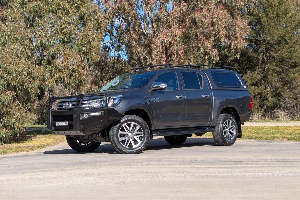 2015 Toyota Hilux SR5 (4x4) GUN126R 4X4