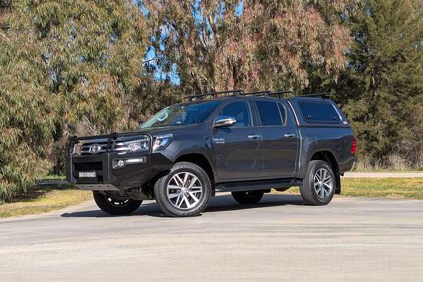 2015 Toyota Hilux SR5 (4x4) GUN126R 4X4