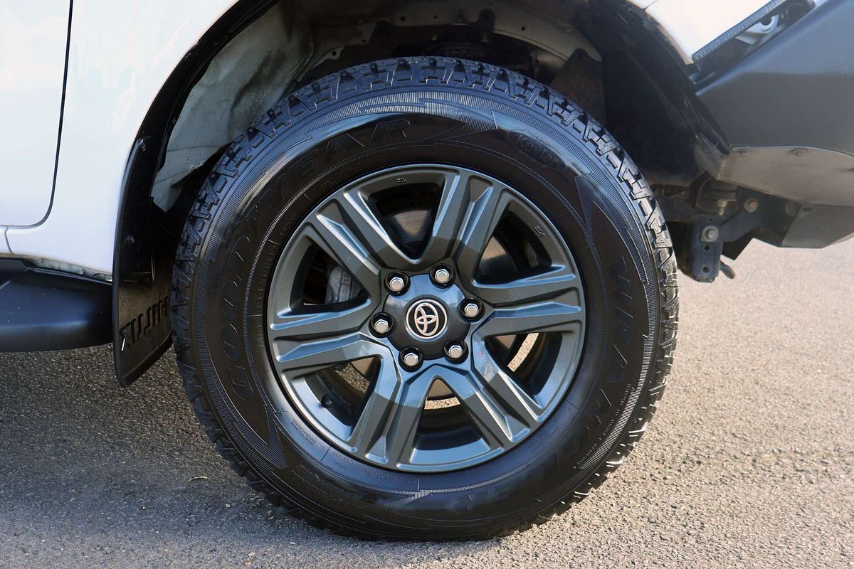2022 Toyota Hilux SR GUN126R 4X4 image 3