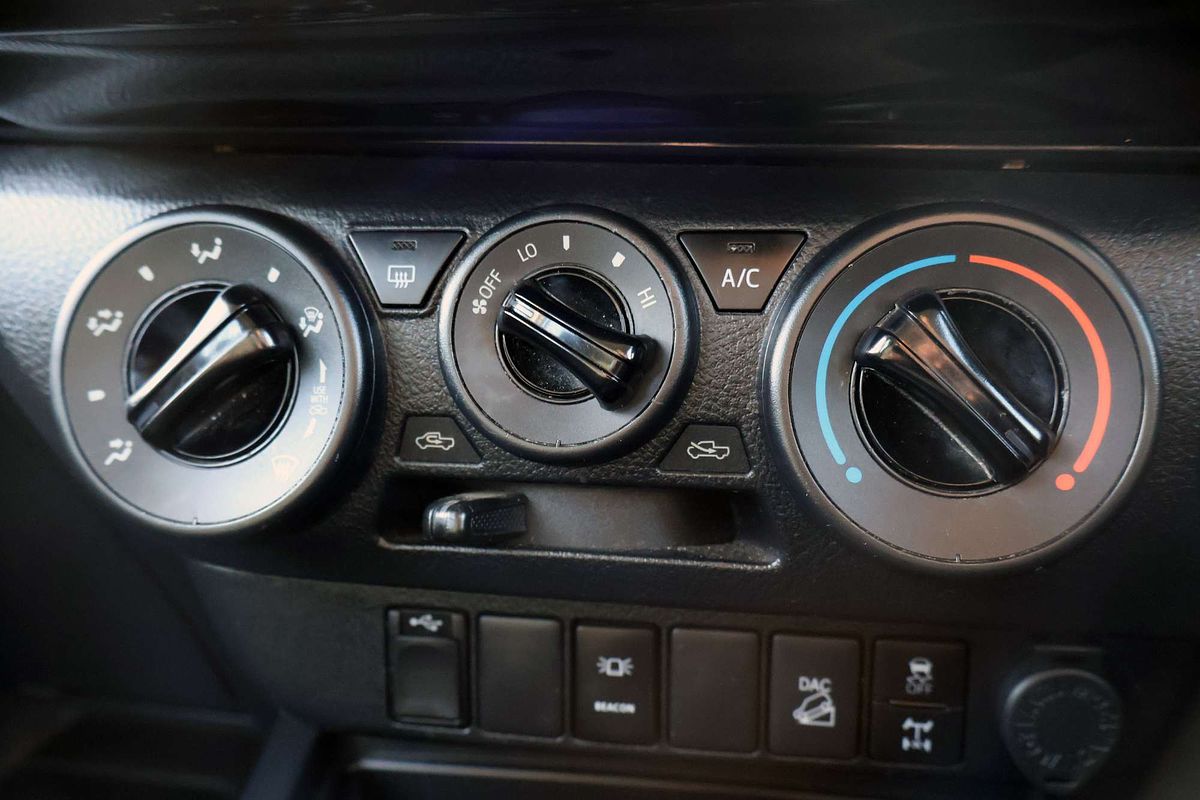 2022 Toyota Hilux SR GUN126R 4X4 image 14