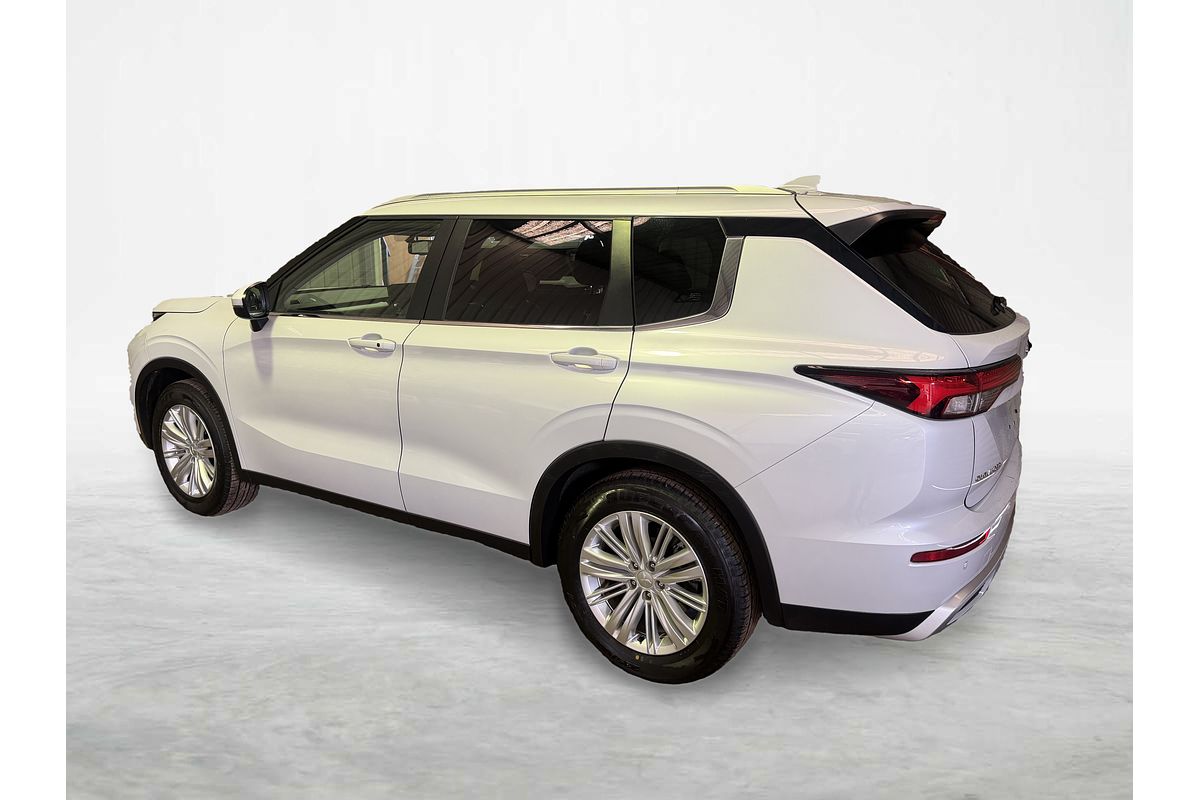2025 Mitsubishi Outlander LS ZM