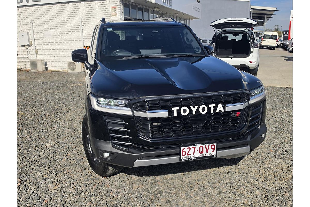 2025 Toyota Landcruiser GR Sport FJA300R