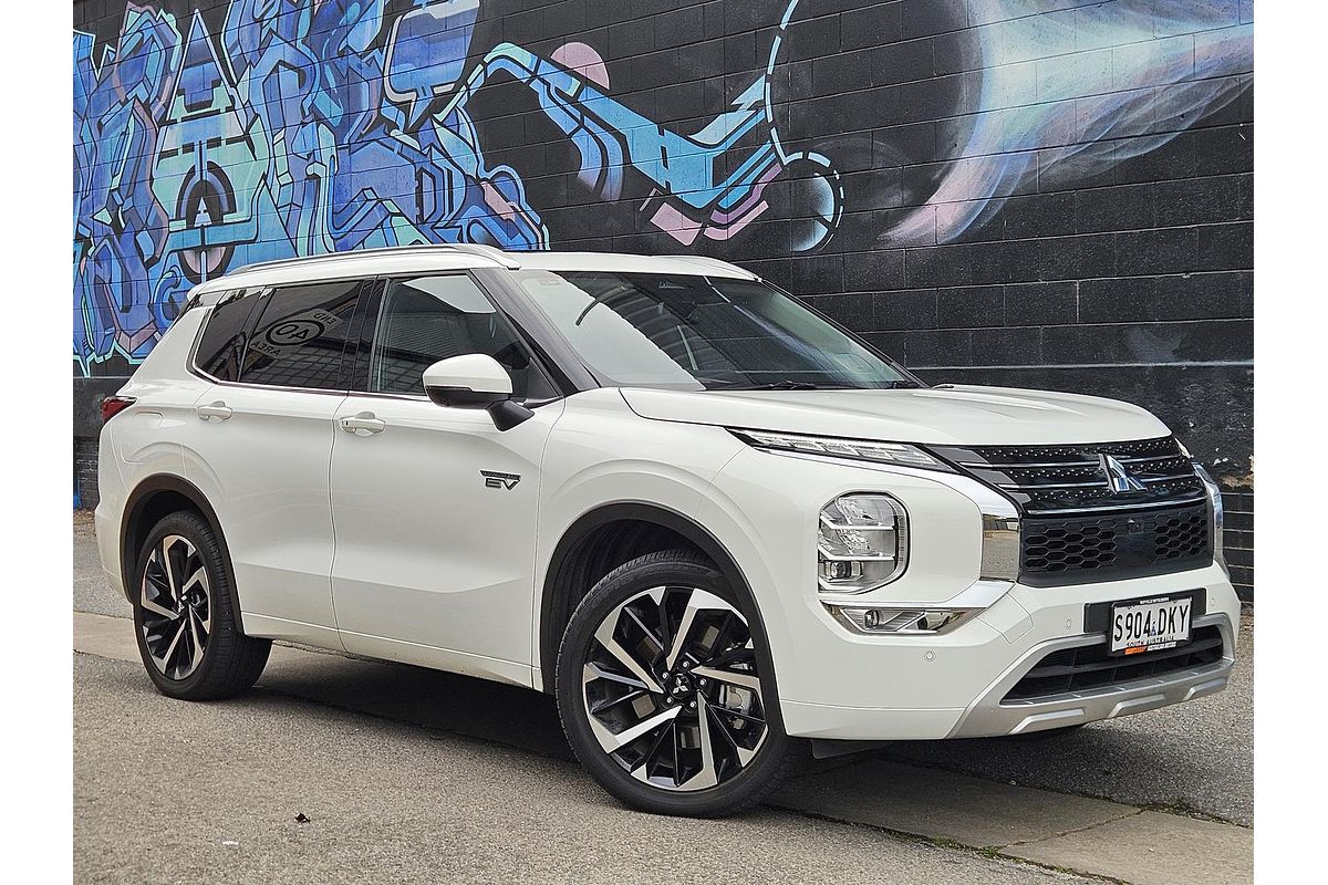 2024 Mitsubishi Outlander Exceed ZM