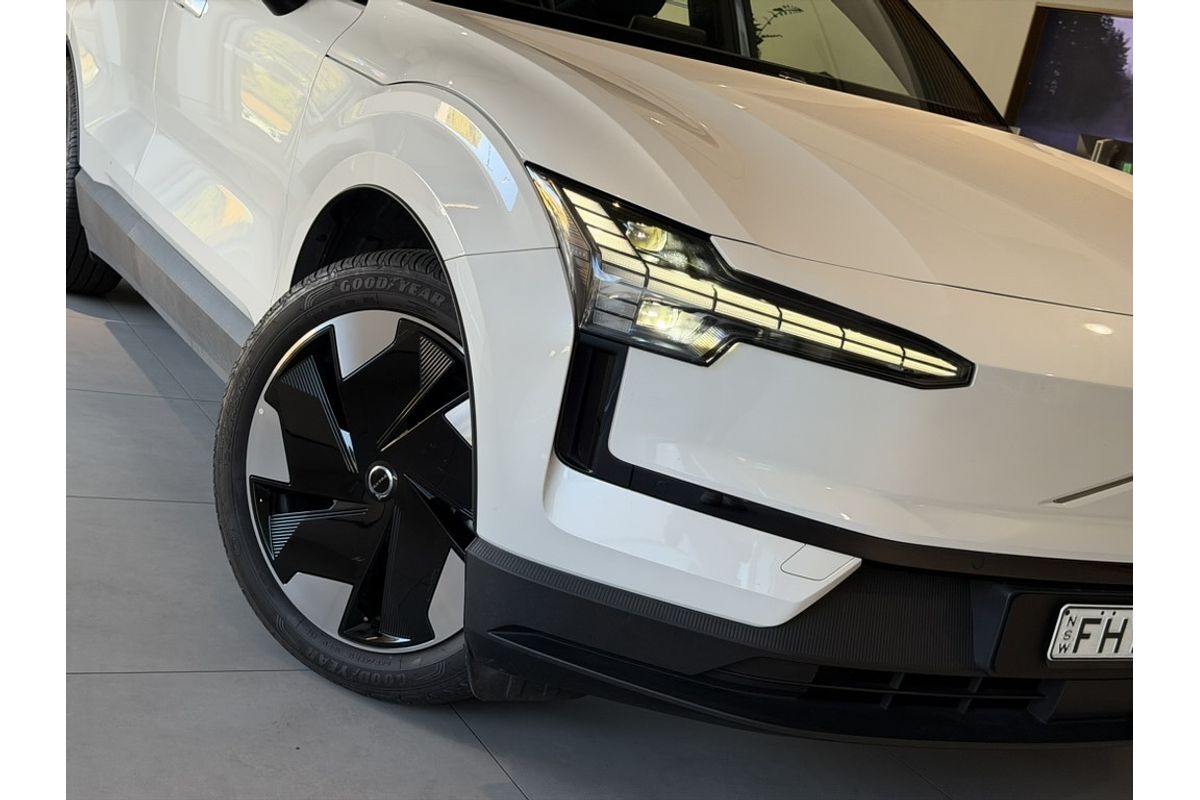 2024 Volvo EX30 Single Motor Extended Range Plus