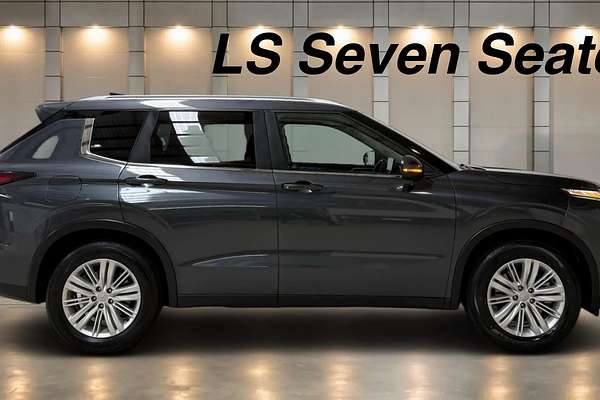 2024 Mitsubishi Outlander LS ZM