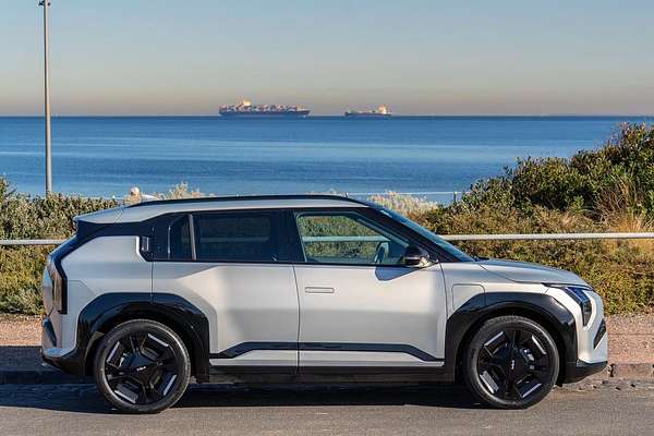 2026 Kia EV3 GT-Line Long Range SV thumb-2
