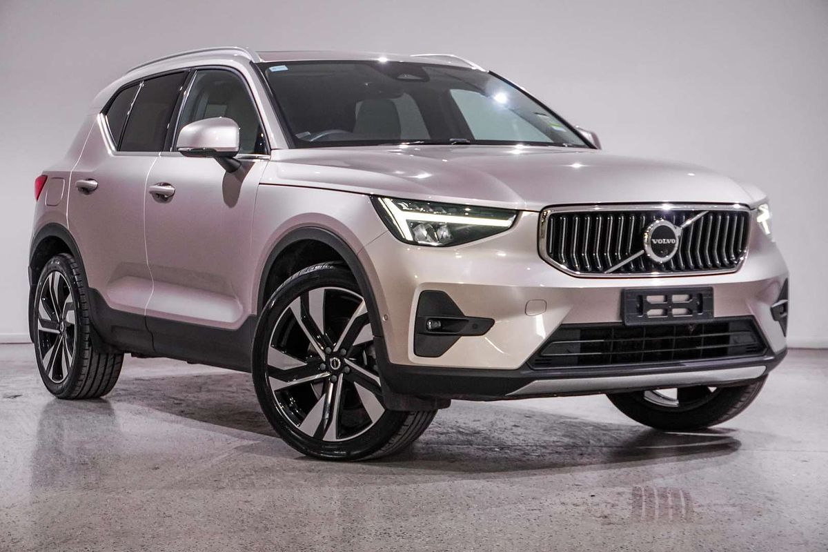 2022 Volvo XC40 Ultimate B4 Bright